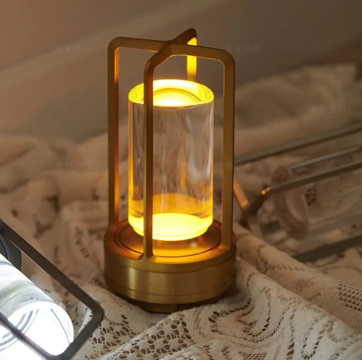 Garduru Kabellose Tischleuchte - Wasserfest und tragbar Beleuchtet mit Stil und Dimmfunktion