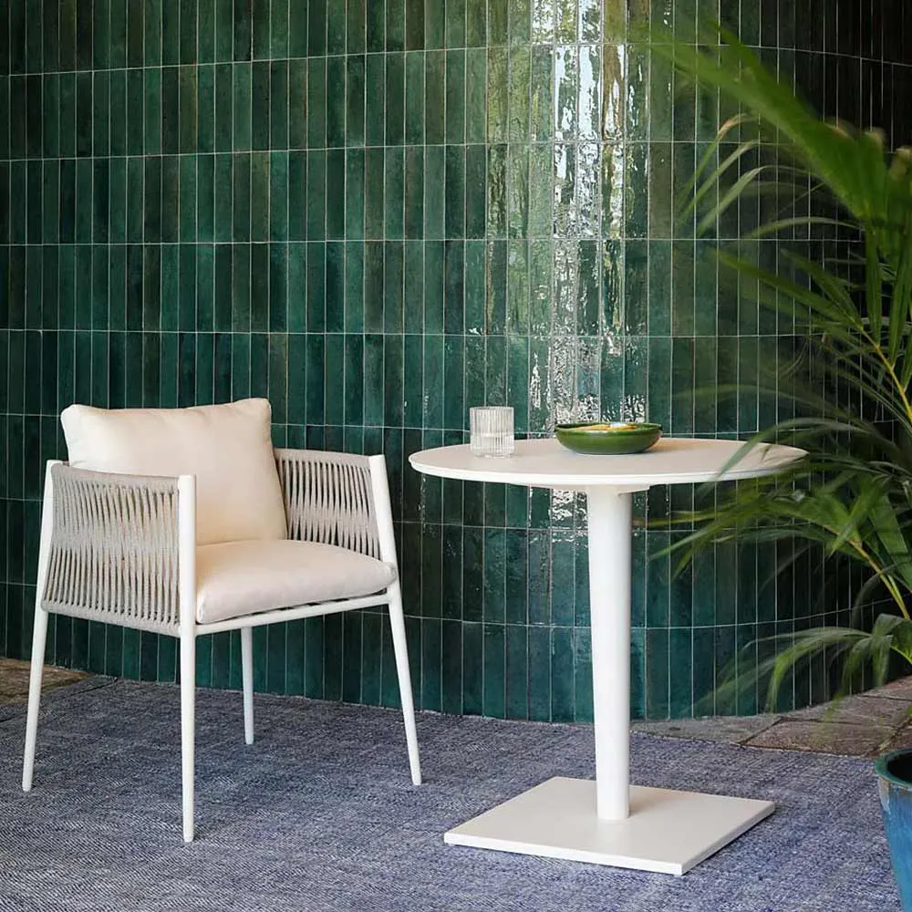 Runder Tisch aus leichtem weißem Aluminium