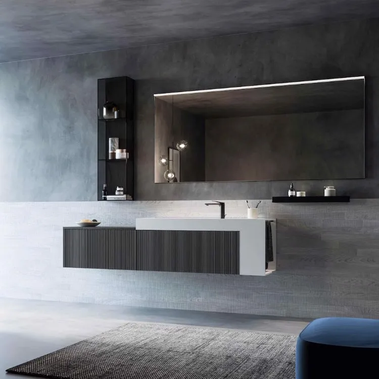 Aufgehängtes Badmöbel