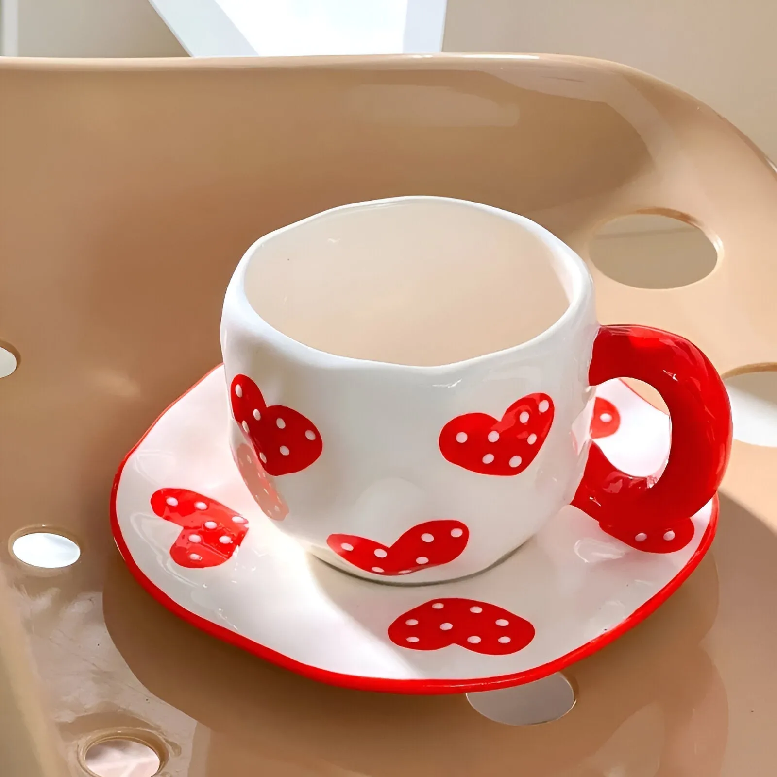 Musterhafte Keramiktasse & Untertassen-Set